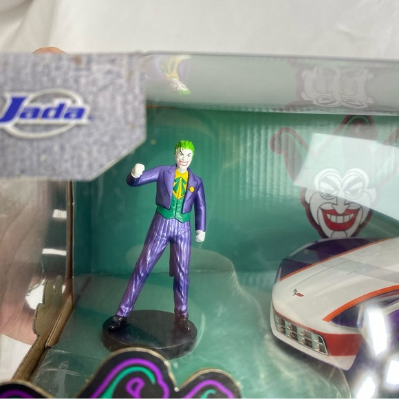 Jada The Joker & 2009 Chevy Corvette Stingray Die-cast Collectables - Picture 9 of 9